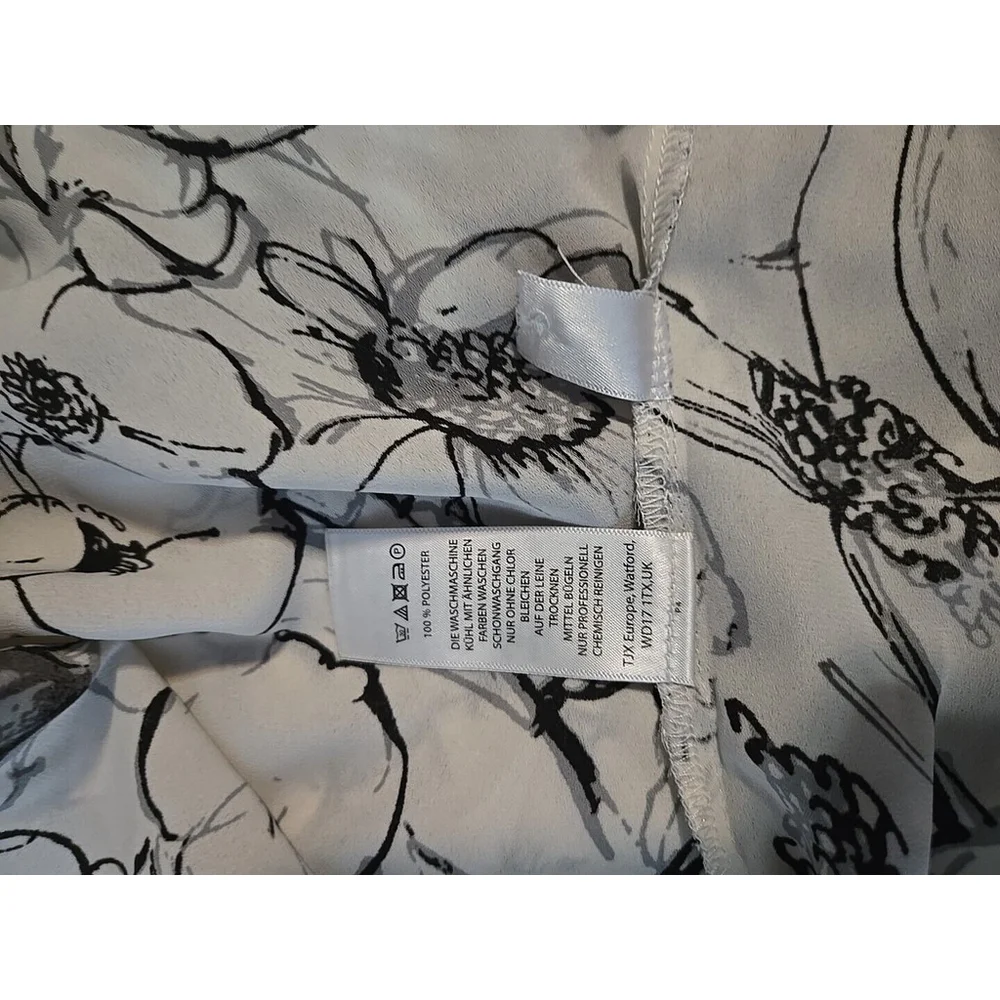 Fenn Wright Manson Women's Black and White Floral Sleeveless Blouse Size Medium